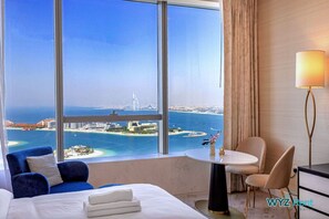 1 bedroom, desk, iron/ironing board, WiFi - Elegant 1BR in Palm Tower, Nakheel Mall, Sea View (Dubai)