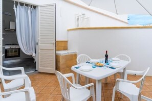 Outdoor dining - House Gloria salentine vacation (Torre San Giovanni)