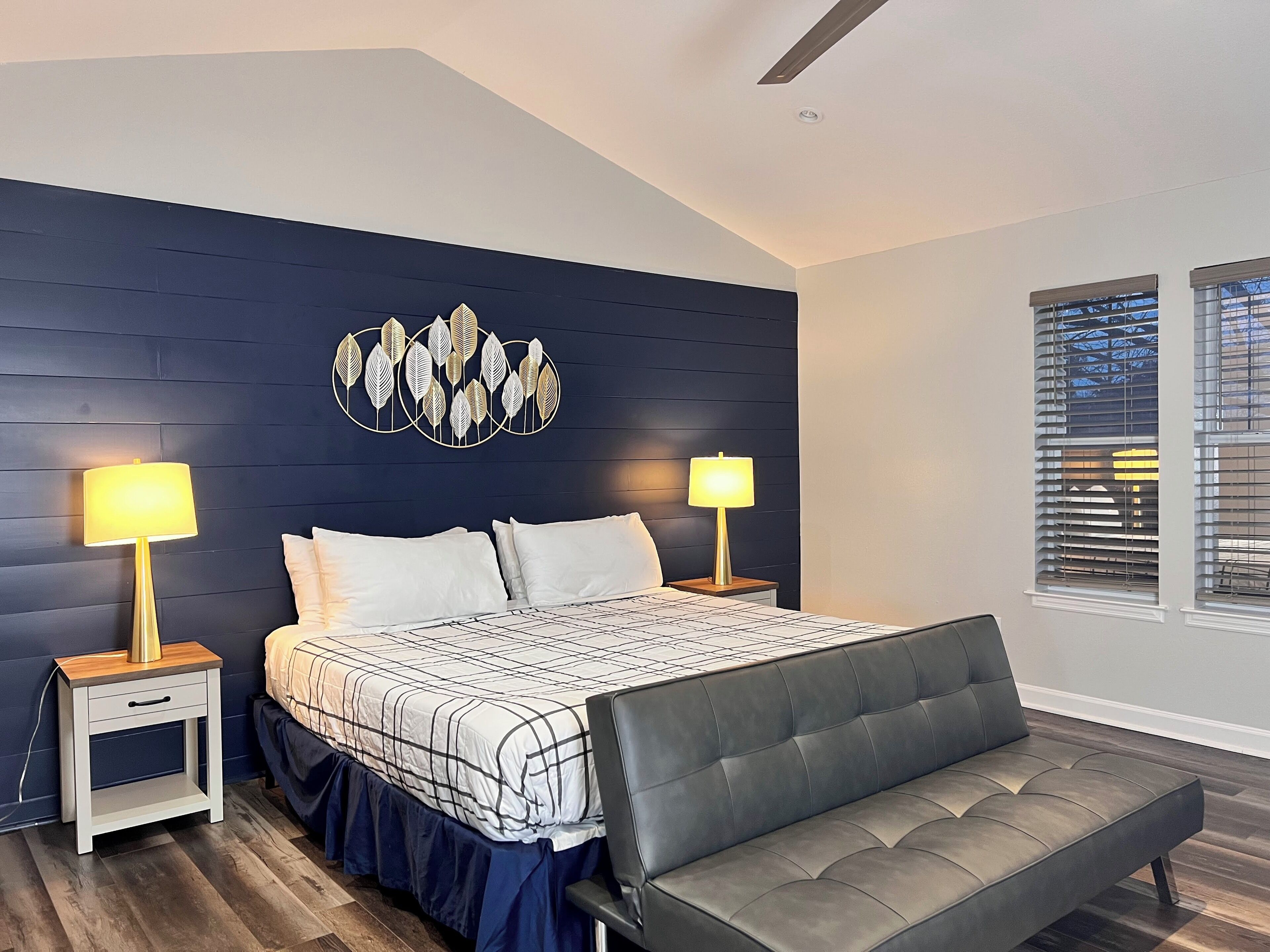 5 bedrooms, desk, iron/ironing board, free WiFi