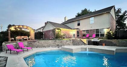 Magic Oasis, Pool, Pavilion on large lot, Fantastic View, Sleep 16