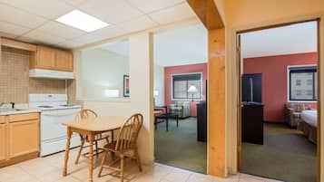 Suite, 1 King Bed with Sofa bed | Blackout drapes, iron/ironing board, free WiFi, bed sheets