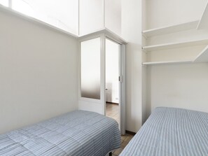 1 bedroom, travel cot, free WiFi