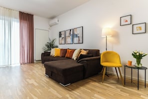 Living area - Amalia (Bucharest)