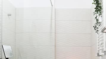 Premium Apartment | Bathroom