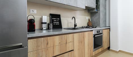 Apartemen Premium | Dapur pribadi | Lemari es, oven, kompor, dan mesin pencuci piring