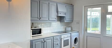 Frigorifero, microonde, forno, lavastoviglie