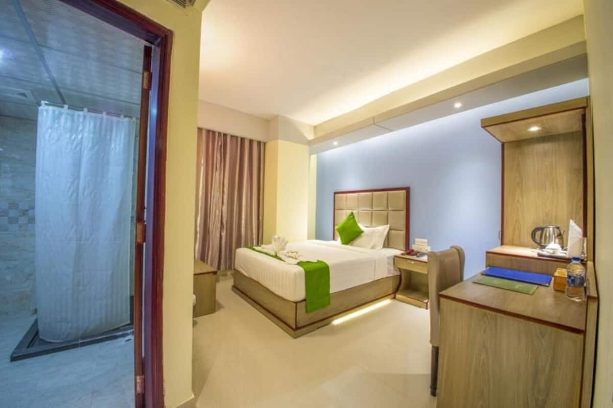 1 bedroom, desk, soundproofing, free WiFi