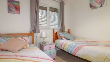 4 quartos, individualmente decorados, individualmente mobiliados