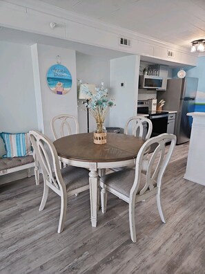 Dining - Ocean & Pool Front Cherry Grove Beach (North Myrtle Beach)