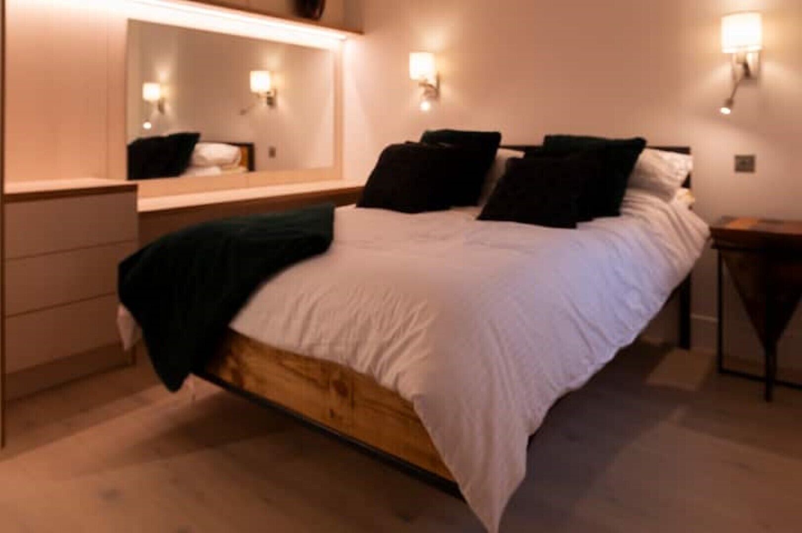 2 bedrooms, iron/ironing board, travel cot, free WiFi