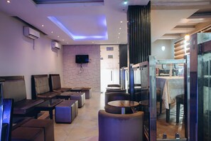 Restaurant - Oakspring Hotel & Luxury Suites (Lagos)