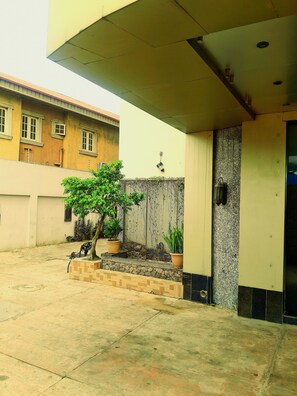 Exterior - Oakspring Hotel & Luxury Suites (Lagos)