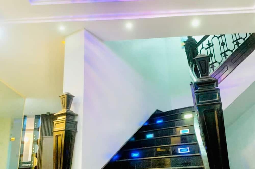 Oakspring Hotel & Luxury Suites