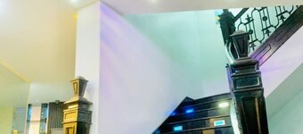 Oakspring Hotel & Luxury Suites