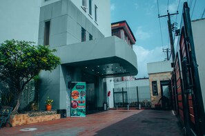 Exterior - Oakspring Hotel & Luxury Suites (Lagos)