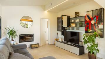 TV connectée, cheminée, baby-foot