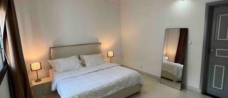 3 bedrooms, in-room safe, iron/ironing board, free WiFi