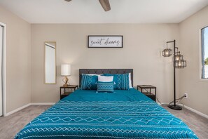 2 عدّة غرف نوم ومكواة/لوح كي وواي فاي وملاءات أسرّة