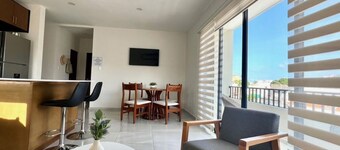 Las Hadas: City Condo with Pool
