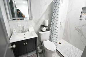 Bruser, hårtørrer, håndklæder, Sæbe