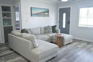 Smart TV - Spacious 4BR Luxury Retreat | Fort Walton Beach (Mary Esther)