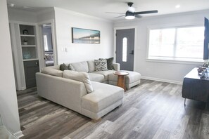 Smart TV - Spacious 4BR Luxury Retreat | Fort Walton Beach (Mary Esther)