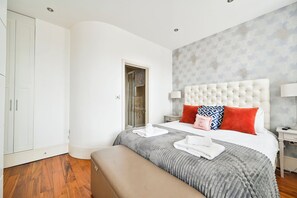 2 bedrooms, desk, iron/ironing board, travel cot