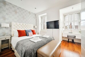 2 bedrooms, desk, iron/ironing board, travel cot