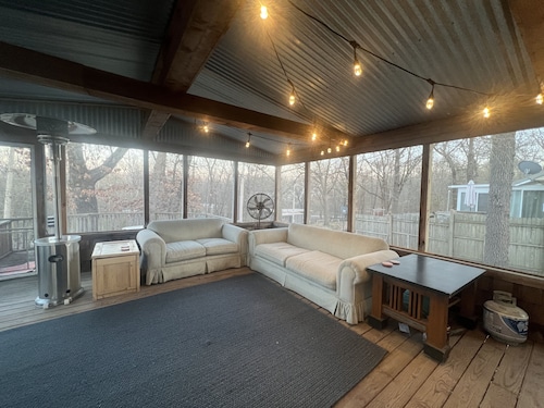 That Dam Cabin - Outdoor Living - Hot Tub, 65” TV, & Blackstone Griddle!