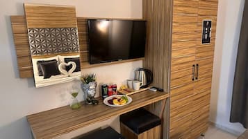 Ropa de cama de alta calidad, minibar y escritorio