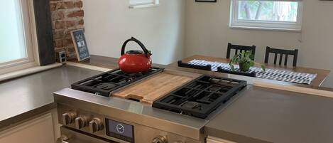 Micro-ondes, four, plaque de cuisson, lave-vaisselle