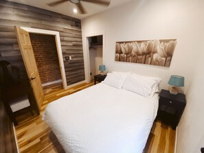 2 室のベッドルーム、アイロン / アイロン台、WiFi、ベッドシーツ