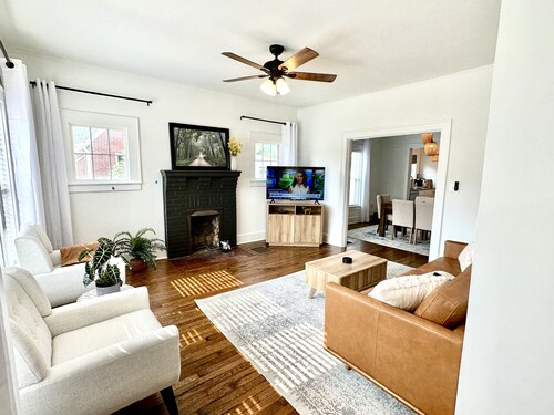 New Downtown Irvine 3/2 home w/king bed. Near Red River Gorge, Berea, Lex.