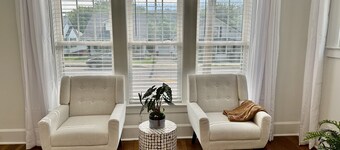 New Downtown Irvine 3/2 home w/king bed. Near Red River Gorge, Berea, Lex.