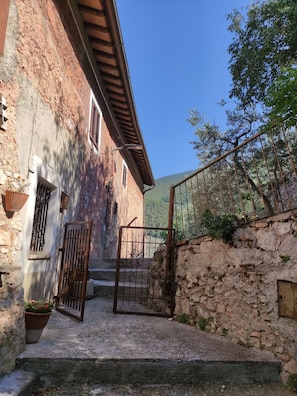 Property entrance - Italian Charming Mansion in the County Side Enjoy Umbria (Campello sul Clitunno)