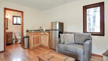 Smart TV, fireplace, video games, books
