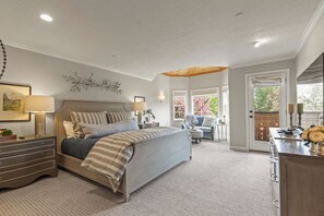 4 soveværelser, skrivebord, strygejern/strygebræt, weekendseng