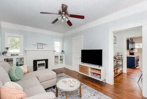 Smart TV, fireplace