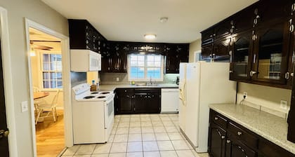 Families Love Frank’s Lakehouse @ Sunset Estates