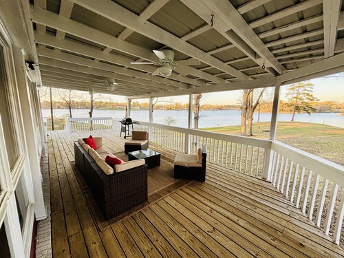 Families Love Frank’s Lakehouse @ Sunset Estates