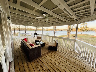 Families Love Frank’s Lakehouse @ Sunset Estates