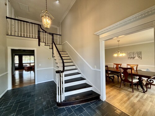 Families Love Frank’s Lakehouse @ Sunset Estates