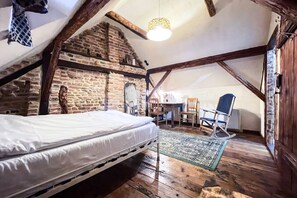 Phòng Deluxe | Nệm cao su hoạt tính (memory foam), trang trí khác biệt 