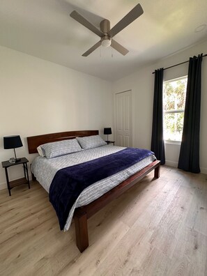 3 bedrooms, WiFi - Entire New modern Home in Naples (Naples)