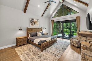 5 bedrooms, desk, iron/ironing board, free WiFi