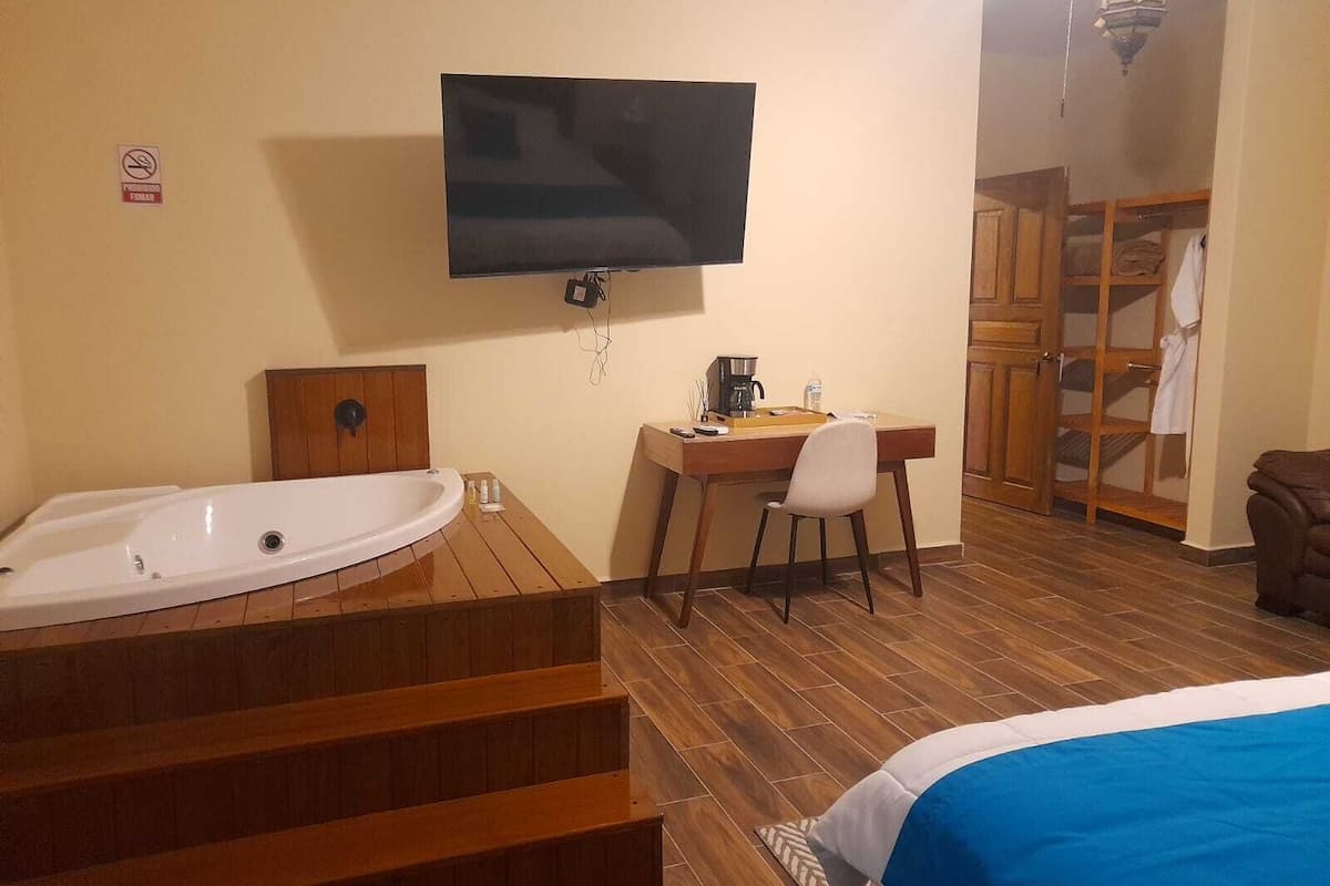 Deluxe Room | 1 bedroom, free WiFi, bed sheets