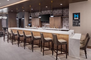 Bar (trong khuôn viên)