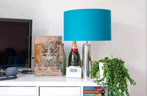 Food and drink - Canal View House | 2BR with Garden & Parking (London)