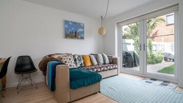 Smart TV, computer monitors