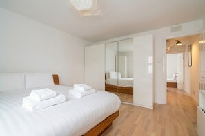 2 Schlafzimmer, Schreibtisch, Bügeleisen/Bügelbrett, kostenloses WLAN